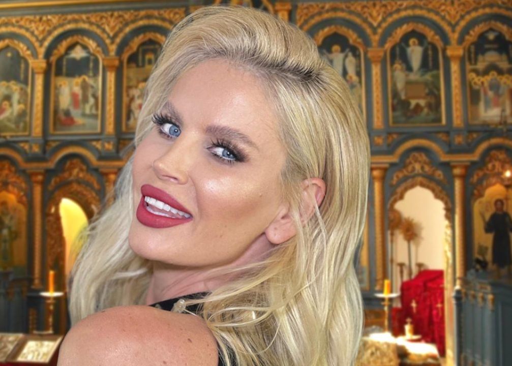 Andreea Bănică, atacată dur în mediul online, din cauza fustei pe care a purtat-o când a mers la biserică: „Inadmisibil”